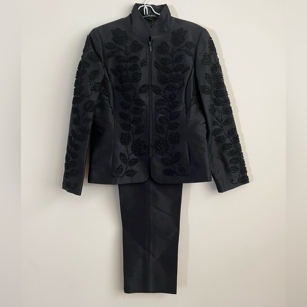 - Linda Allen Ellen Tracy 2 Piece Pant Outfit. Like New Condition. Size 10